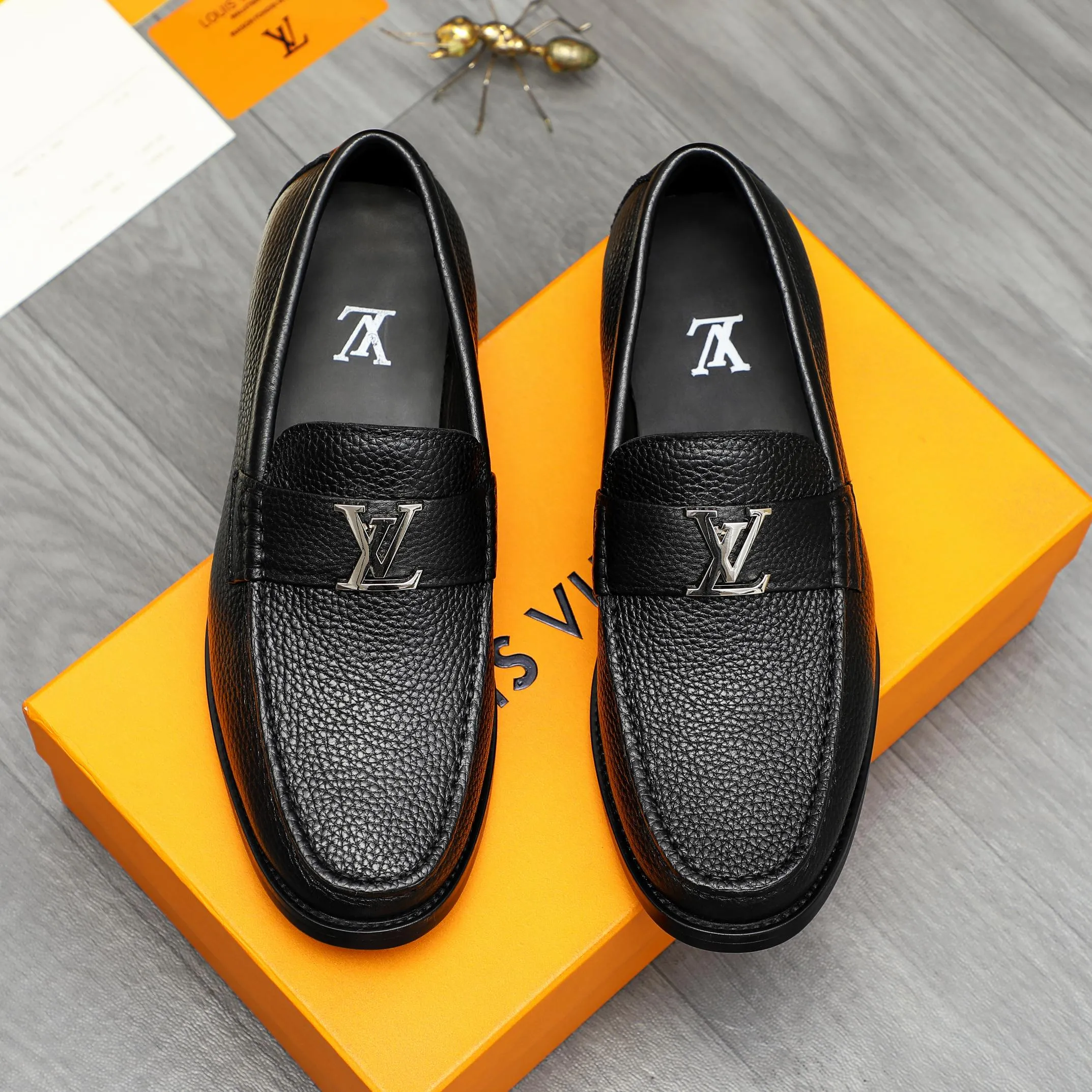 Men's shoes 💰442 Product trademark: LV "Louis Vuitton" business slip-on leather shoes Regular size: 38-46 (45.46 custom-made, non-returnable) Product materials: Selected pebbled cowhide upper, cowhide lining, original rubber outsole
